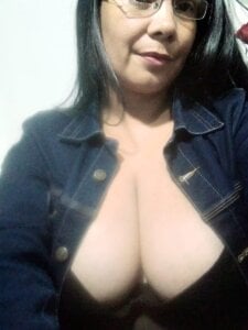 vivian-milf Public Pic 6