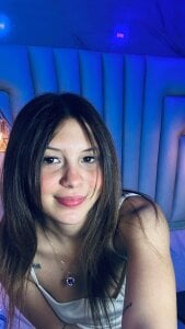 AngelaaCute_ Does the blue background look good to me? Foto 