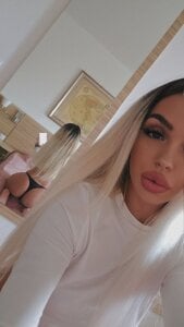 AprilHadid Public Pic 4