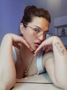 Skylar__Desire MY FEET IN YOUR FACE Pic 2