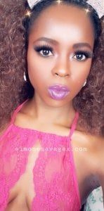 SimoneSavage Snaps Pic