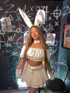 EIeniVanwart Meee Pic 4