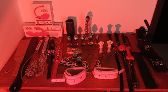 sara_goodgirl13MY BDSM KIT ! ROPES, PLUG ,PADDLE FOR SPANKS , GAGS , DILDO , COLLAR , LOVENSE, CLAMPS , CANDELS照片