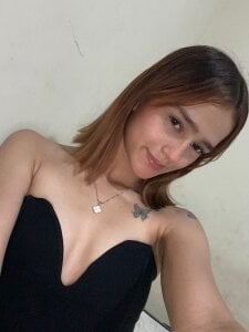 MelodyMansson Good afternoon, lovely ☀️💖 I’m live from 2:00 p.m. to 8:30 p.m., glowing with playful charm and a s Pic