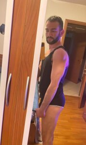 GotHufeCockSexyGuy Public Pic 9