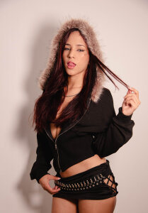 Raquel Moon 🖤 de raquel_mooon  2 Imagens