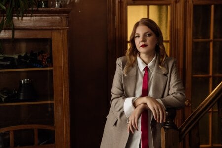 YourUniverser Businesslike, daring and sexy Pic 7