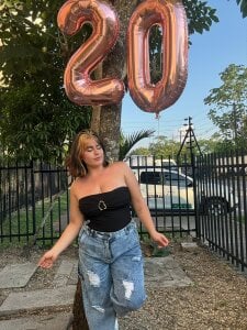 Katey_Curvy01_ Happy 20's Katey Hình 4