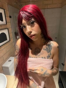 JuliMonroe19 ❤RED❤ Pic 2