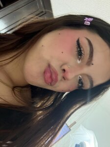 MarianaScott_ tell me I'm your vice Pic 2