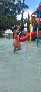 ArianaRosee_ Public Pic 4