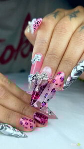 pinkbaddie777 💅Bimbo Nails 💅🌸 Εικόνα