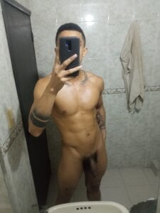 aaron_play Public Pic 3