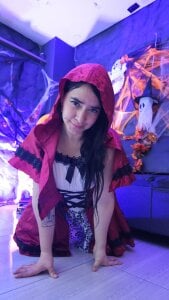 Valeriagomez_ A very naughty little hood, do you like how I look? 🎃🙊 Pic 4