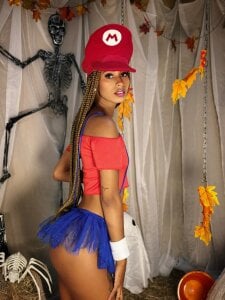 YayaHilton Super Naughty Game 🎮 🎃 Pic 2