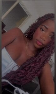 NyraSolenne Good afternoon, beautiful soul ☀️ 💖 I’m live from 2:00 p.m. to 8:30 p.m., glowing with playful energ Pic