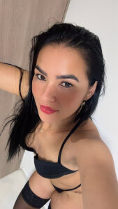 SofiaVal_ No puedo dejar de pensar en recorrer cada centímetro de tu cuerpo con mis labios 사진 2