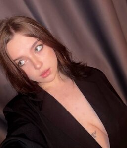 ThuBoppre no bra:) Pic 4