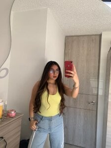 Public de APRIL_TAY1  4 Imagens