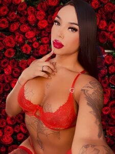 tinaqueen_noa As red as roses, as dangerous as my gaze. 🌹🔥 Pic