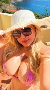 Alison_rous_sunny day Bild