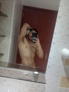 This is me, I just woke up and took my morning shower.😏 de Mercury_muscle  4 photos