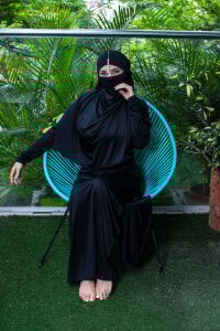 _Nadiaa Black that seduces, mystery that hypnotizes ... do you dare to look more closely? 👀🖤🔥 Gambar 3