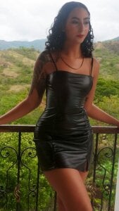agatha_collins_ Fine and elegant woman Pic 4