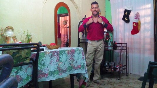 MatBrussel Red at Christmas صورة واحدة|MatBrussel Red at Christmas صورتان|MatBrussel Red at Christmas  5 صور|MatBrussel Red at Christmas  5 صورة