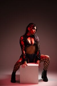 Here are a sweet and rude girl at the same time 🔥🤭 de Tiffanysurez_ Fotos 6