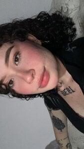 Danee_19_ black is my favorite color Pic 4