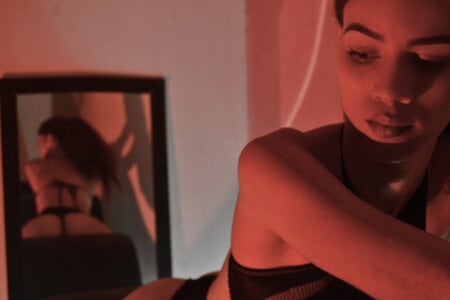 Zamu_1992 Seductive elegance Bilde 6