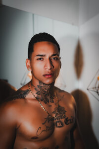 BrushColton Public зображення