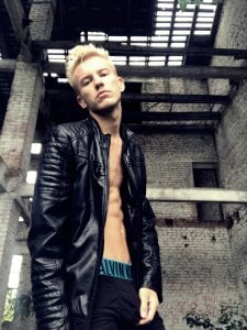 Vuitton Public slika