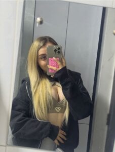 Public de Mia_blondee_  4 Imagens