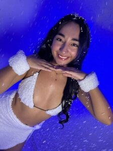 NicoletCherry__ ✨ Winter Tease Gambar 4