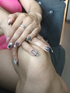 Sexy lingerie and cute nails for a confident mature woman de Luciifeer_  6 photos