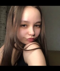 Amarieni A little selfie Photo 3