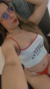 Red makes me look sexy ❤️ de cristalprincess_  Imagens