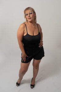 scarlet_milf_ Sexy Milf Pic 3