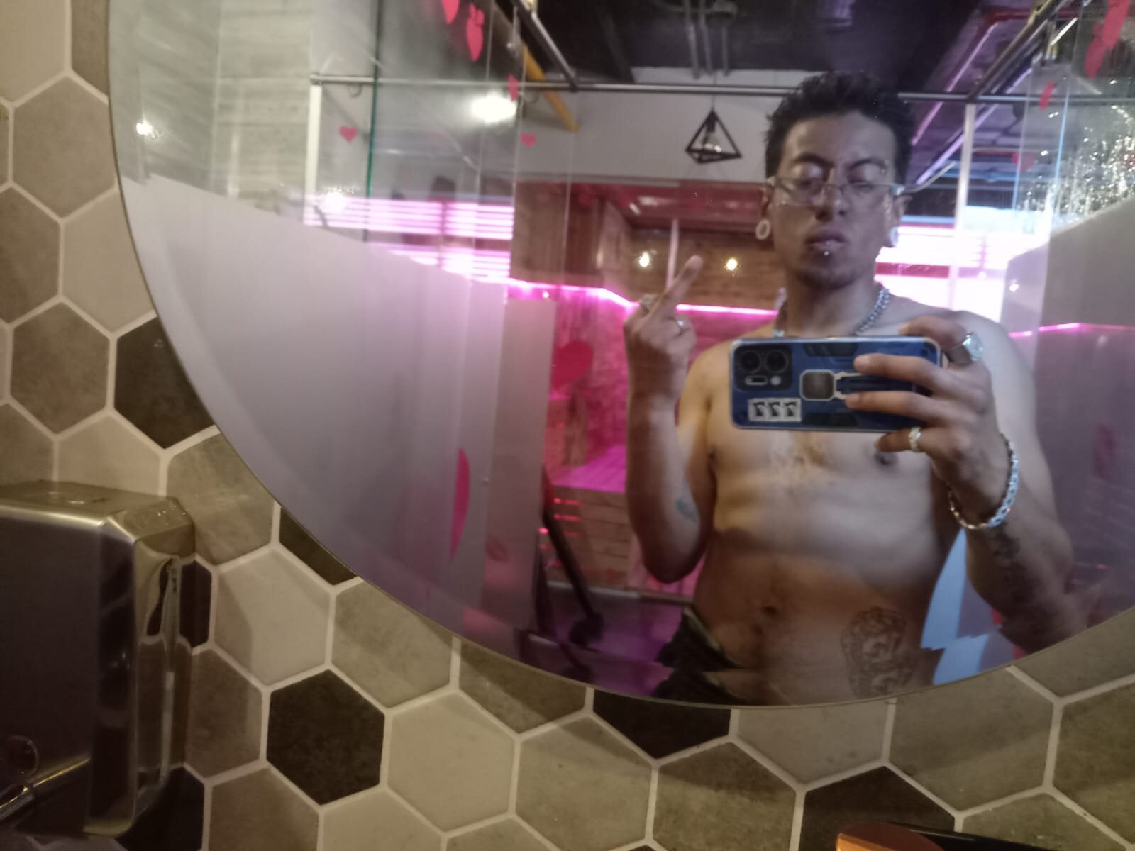 Public de betrayed_garbage  2 photos