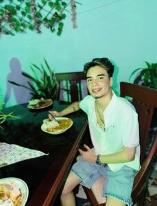 Alex😮‍💨 de Alex_jeins_at  2 photos