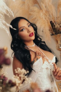 SaraWinstone_ Glam and sophisticated Immagine  6