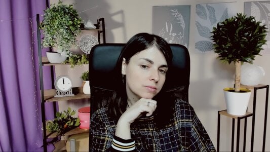 MartaEdams The brightest of all springs is the one in the shower. ❞ 圖片 2