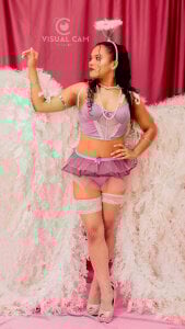 Today I’m not giving out chocolates… I’m giving out desire 😈💋 od ValeriaJulio_  5 snímek