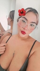 Zoe_Glow Public Pic 6