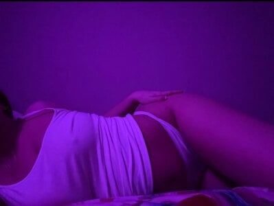 MilaHester Public Pic