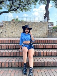 bellaa_becca: Your trusted cowgirl♥ ( 4 фото)