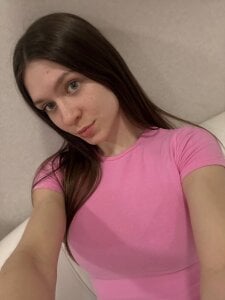 MinaMancilla through the looking glass Kuva