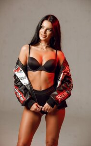 EllaaLuxLADY IN RED! Bild 5